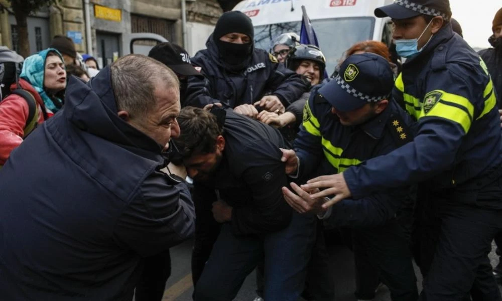 Γεωργία: 100 διαδηλωτές συνελήφθησαν στη φιλοευρωπαϊκή διαδήλωση